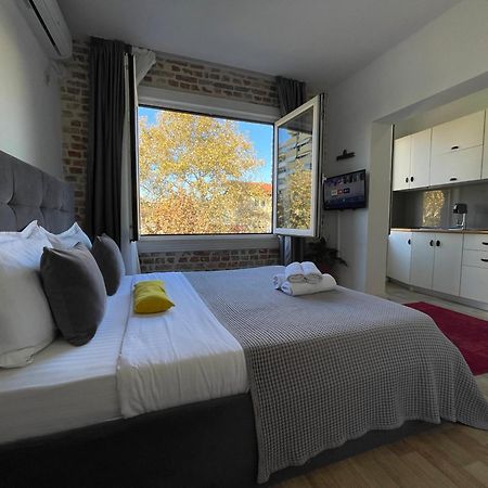 Bricks Studio Apartments Тирана Экстерьер фото