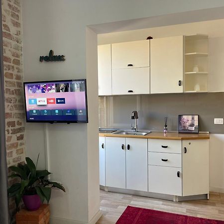 Bricks Studio Apartments Тирана Экстерьер фото