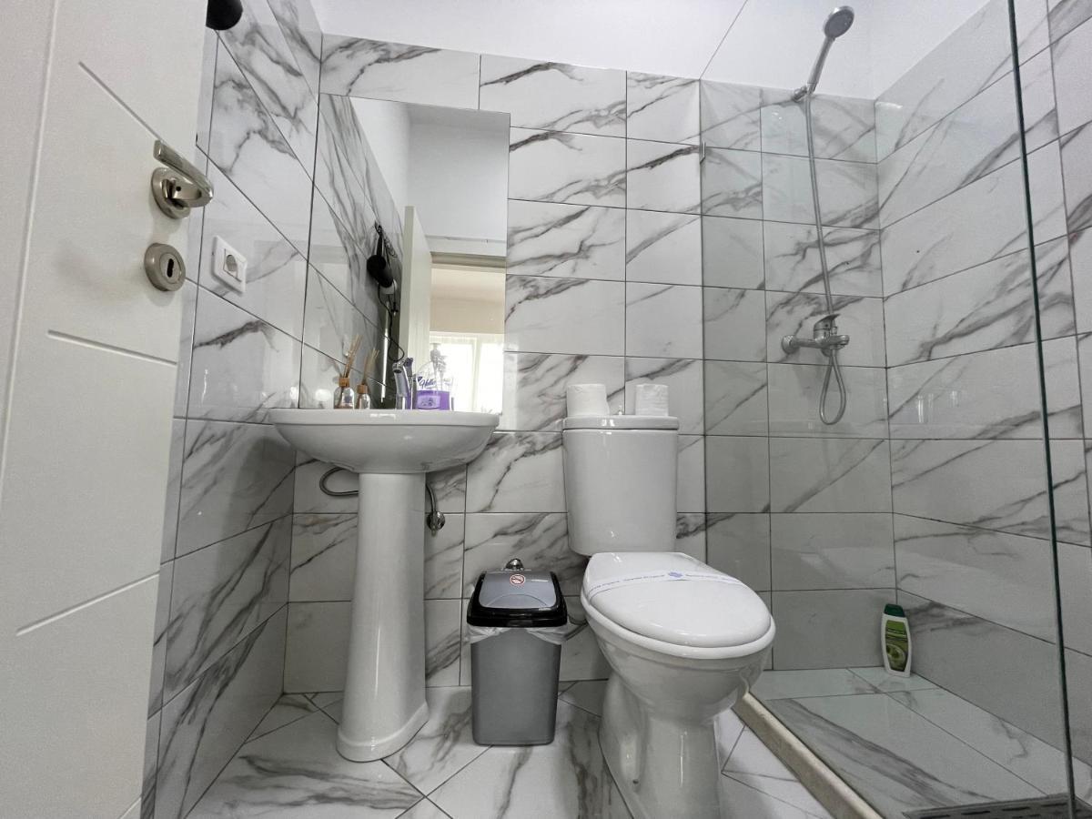 Bricks Studio Apartments Тирана Экстерьер фото