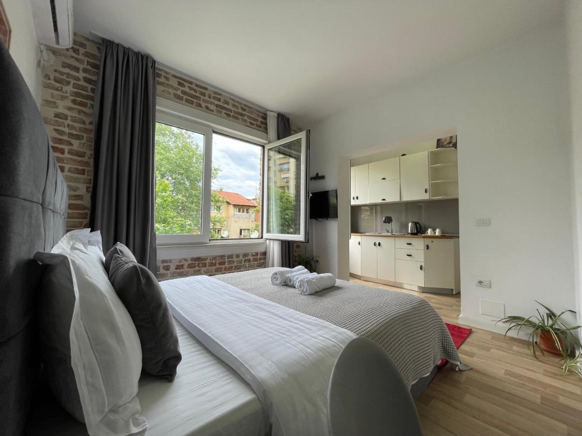 Bricks Studio Apartments Тирана Экстерьер фото