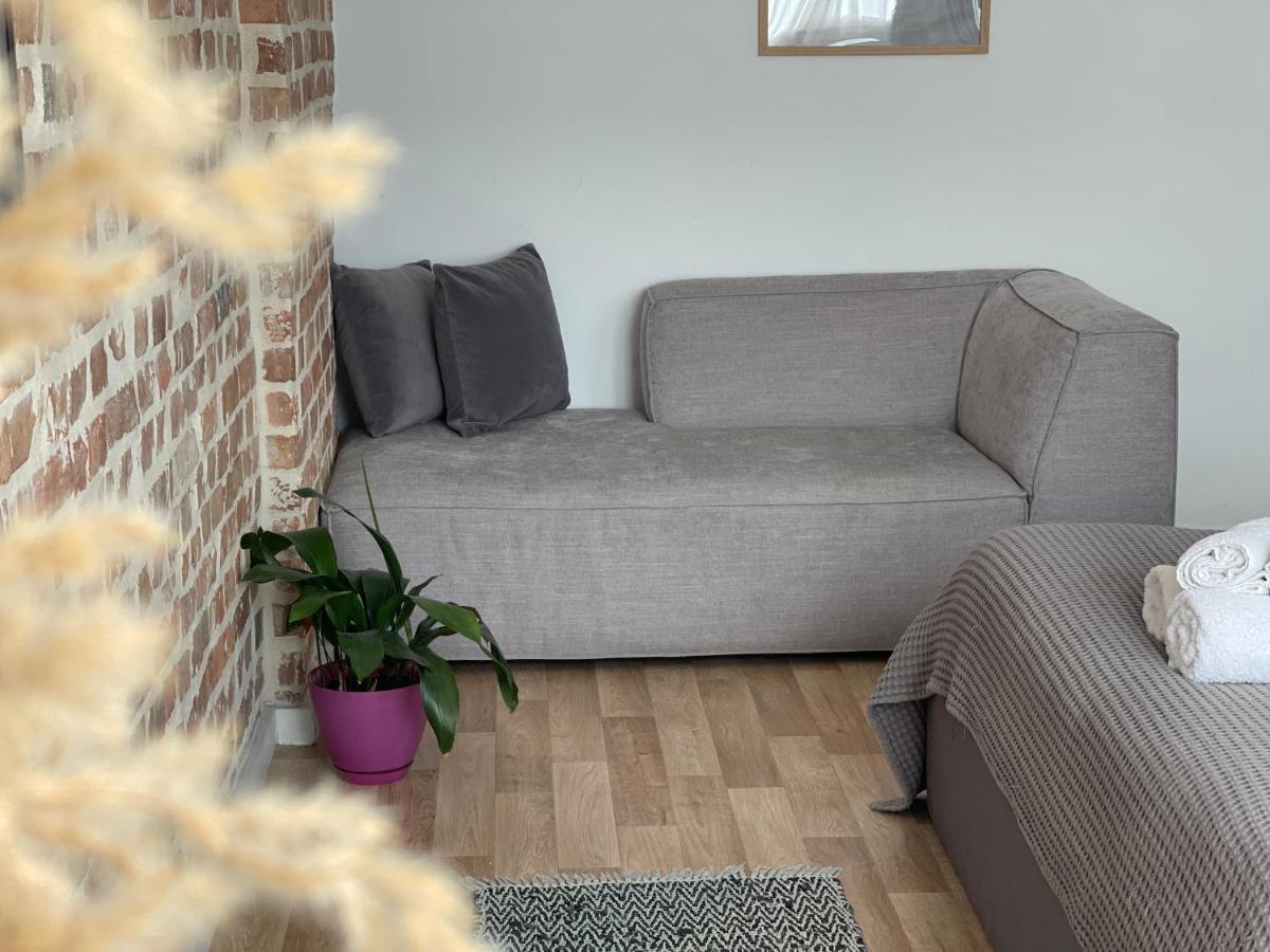 Bricks Studio Apartments Тирана Экстерьер фото
