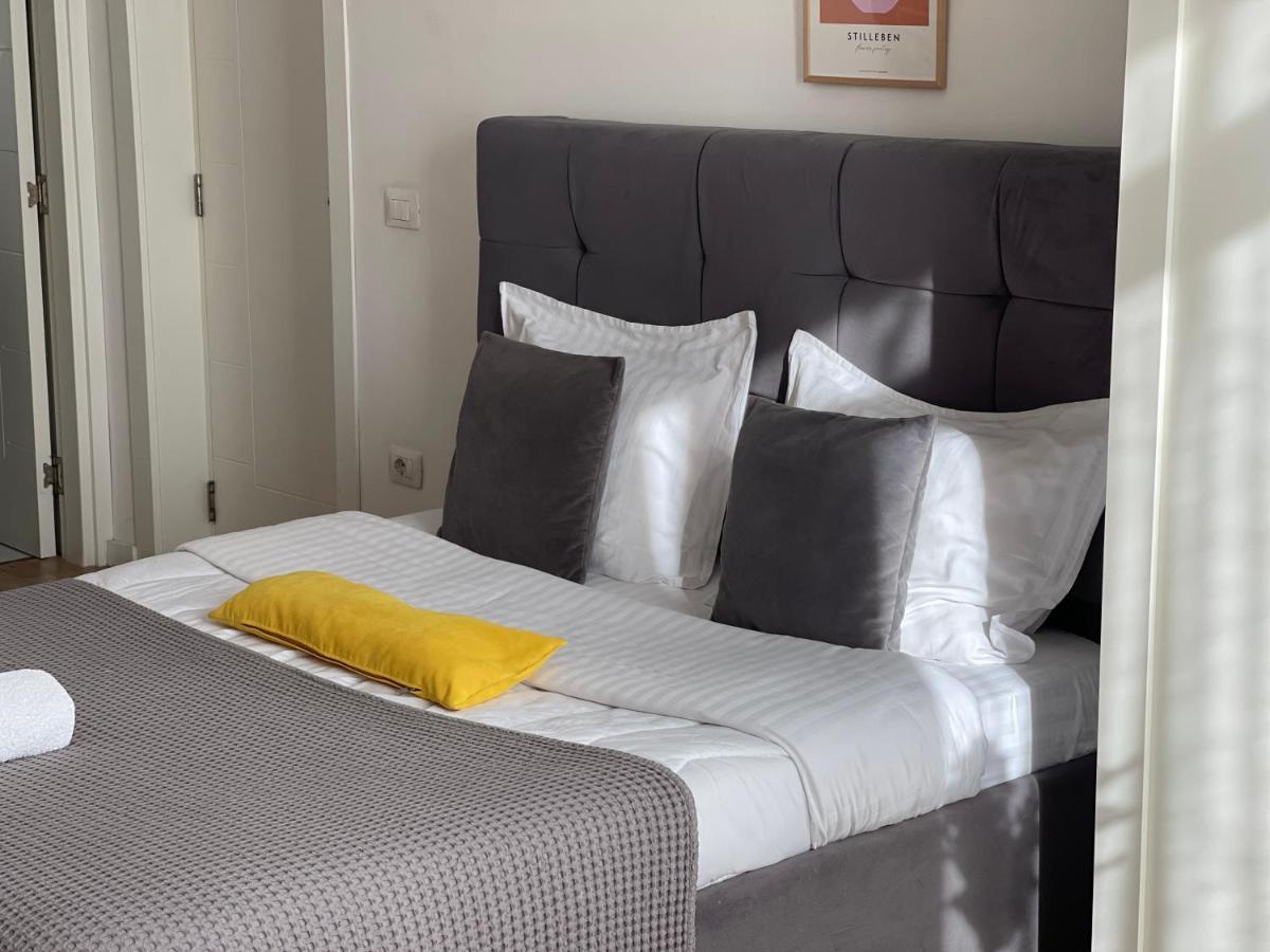 Bricks Studio Apartments Тирана Экстерьер фото