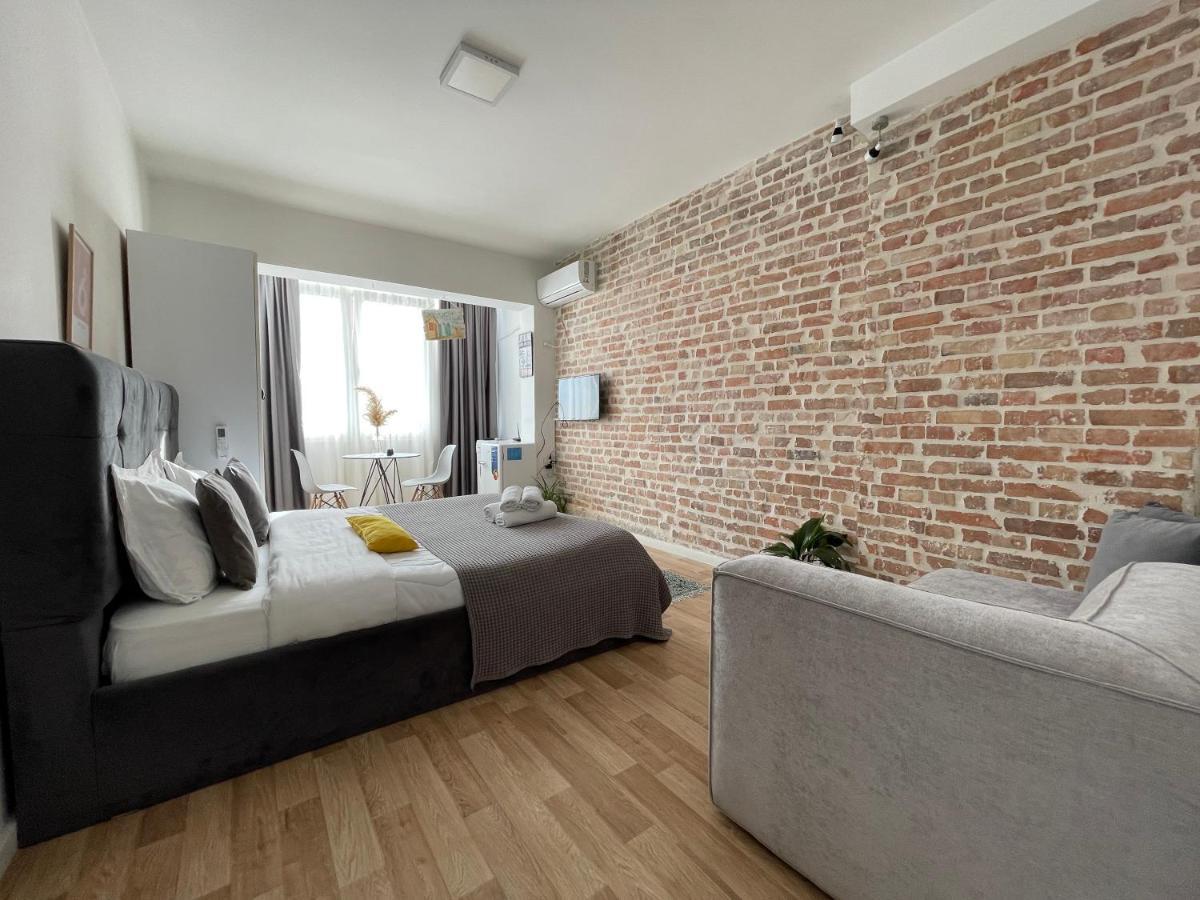 Bricks Studio Apartments Тирана Экстерьер фото