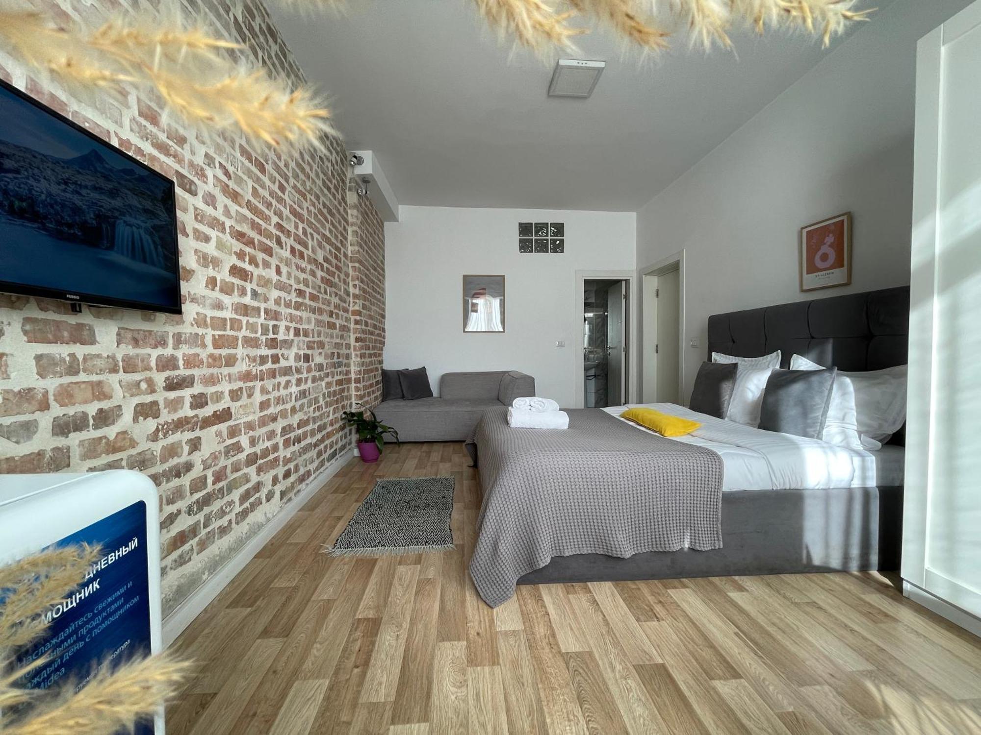 Bricks Studio Apartments Тирана Экстерьер фото